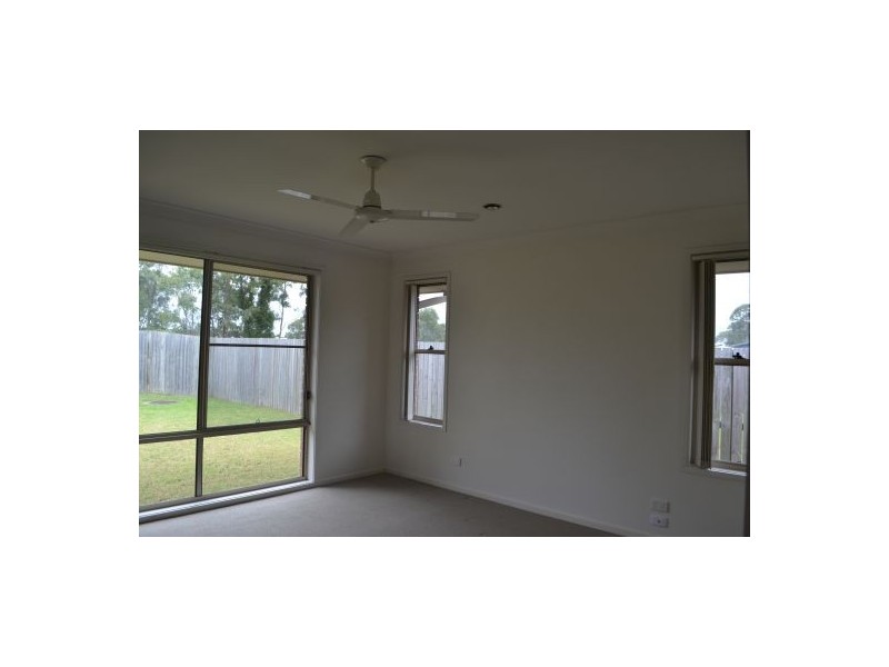 11 GOLDEN GROVE COURT, Eli Waters QLD 4655