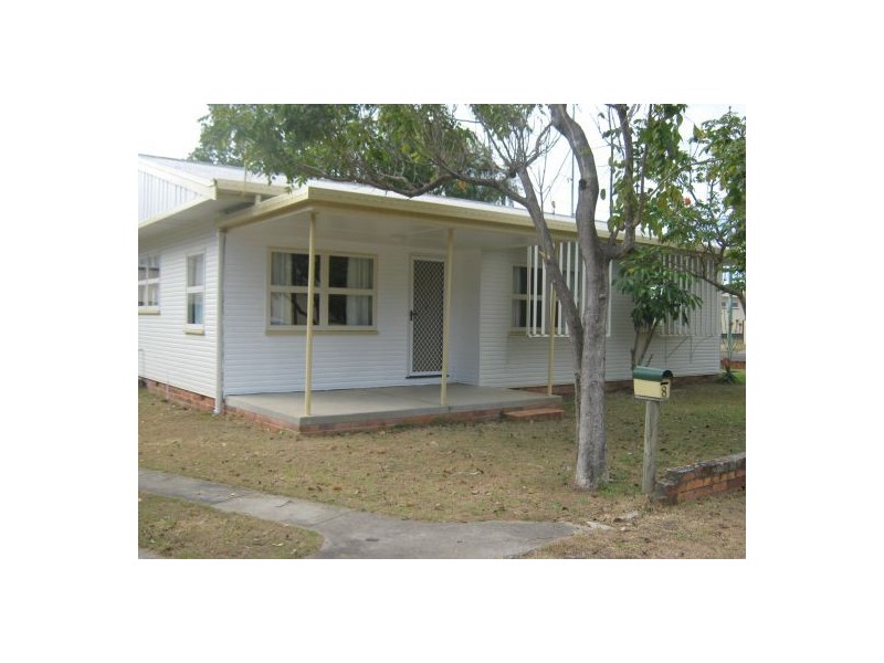 8 Crown Street, Torquay QLD 4655