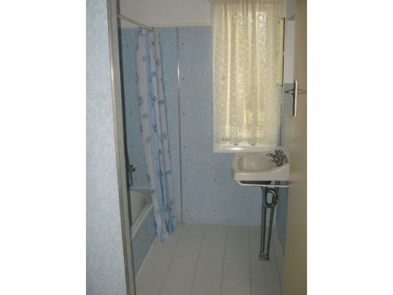 8 Crown Street, Torquay QLD 4655