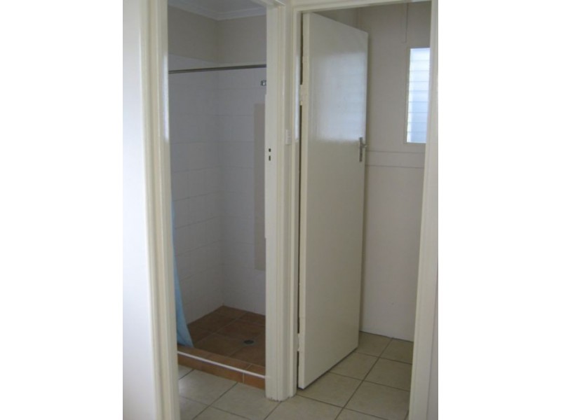 8 Crown Street, Torquay QLD 4655