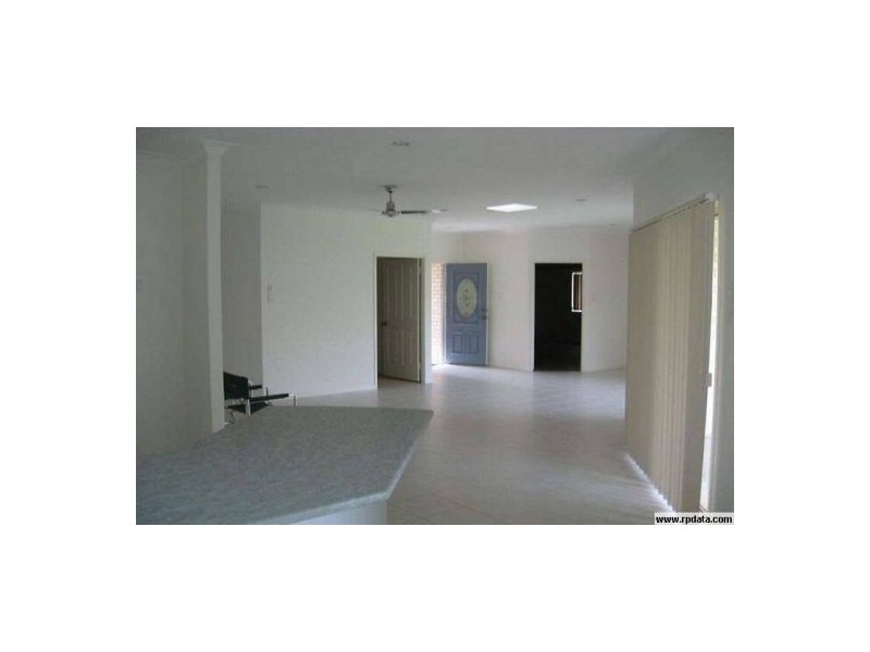13 Barry St, Torquay QLD 4655
