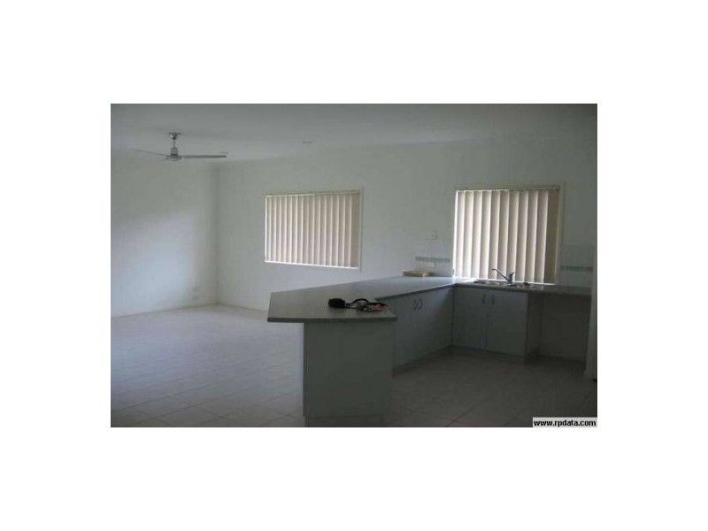 13 Barry St, Torquay QLD 4655