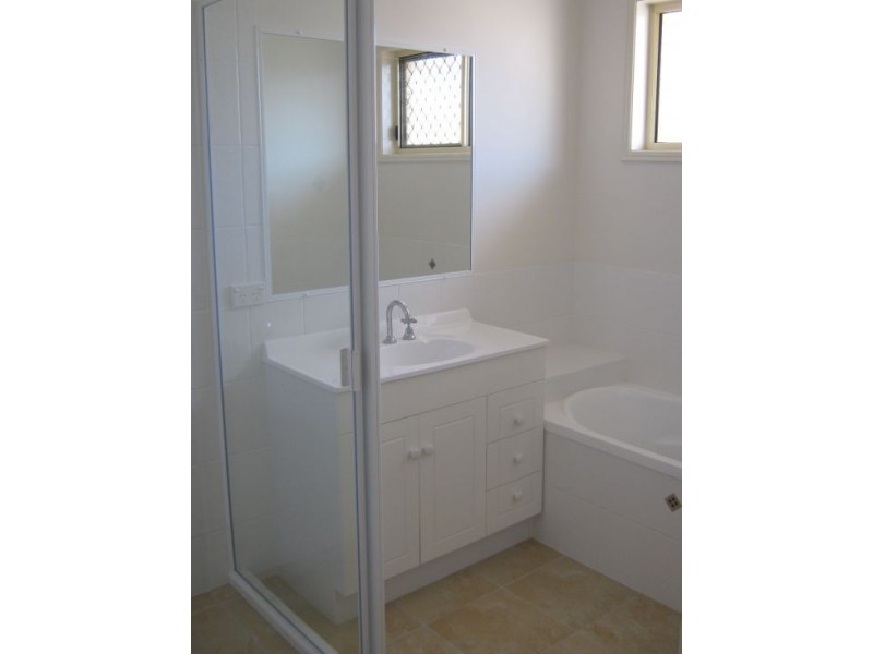Unit 2 7 Topaz Circuit, Urangan QLD 4655