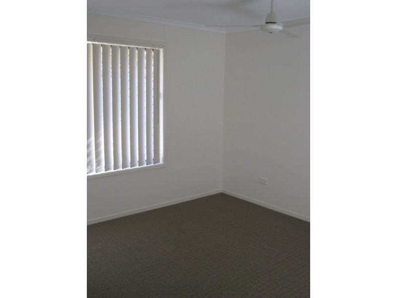 Unit 2 7 Topaz Circuit, Urangan QLD 4655