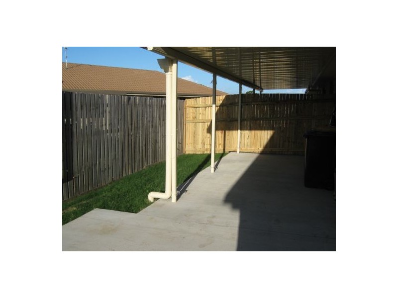 Unit 2 7 Topaz Circuit, Urangan QLD 4655