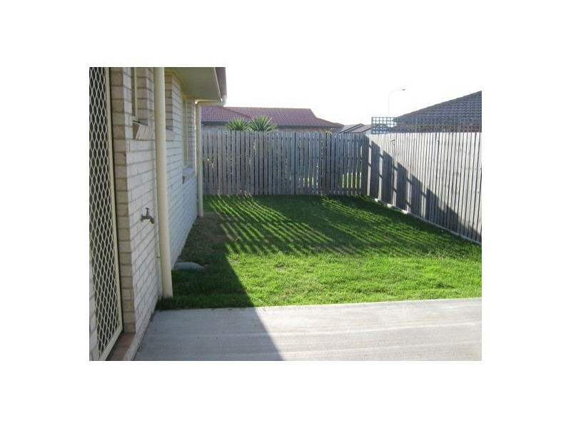 Unit 2 7 Topaz Circuit, Urangan QLD 4655