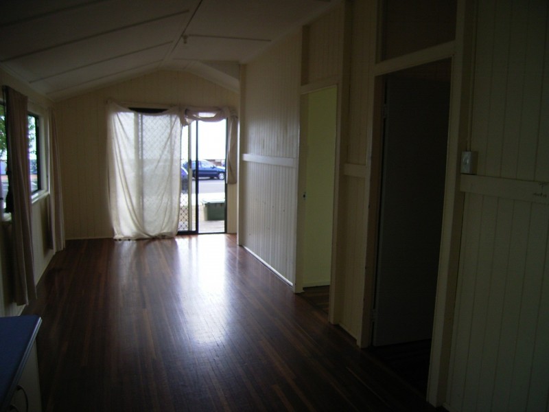 2/563  ESPLANADE, Urangan QLD 4655