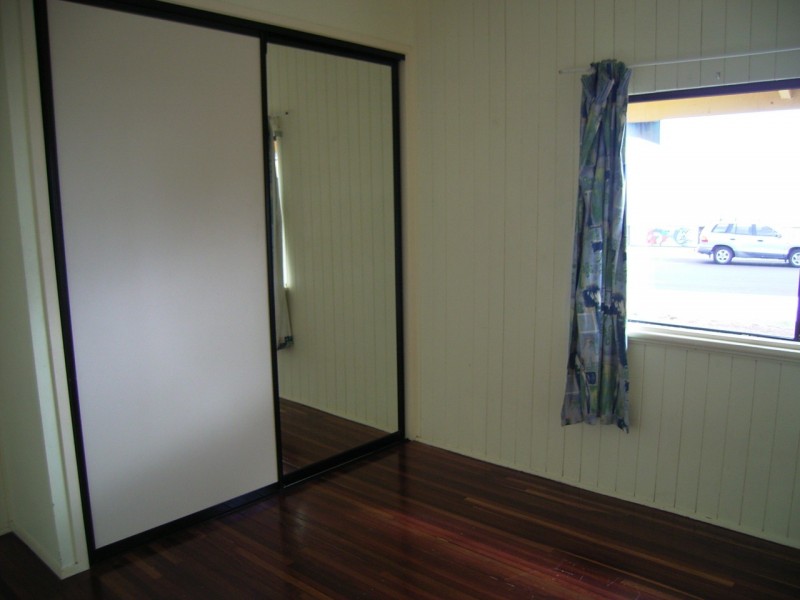 2/563  ESPLANADE, Urangan QLD 4655