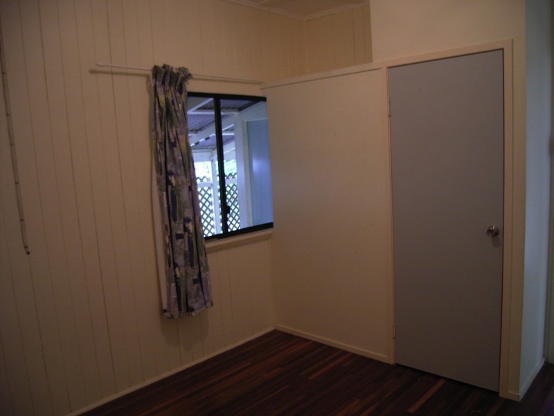 2/563  ESPLANADE, Urangan QLD 4655