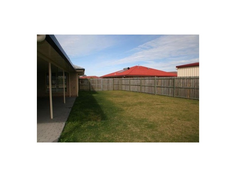 6 Arwon Cl, Point Vernon QLD 4655