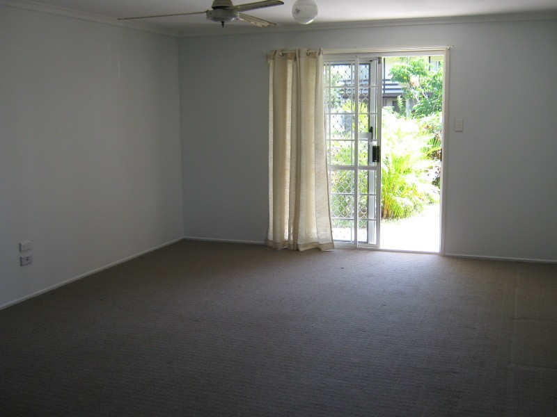 12 Ross Street, Urangan QLD 4655