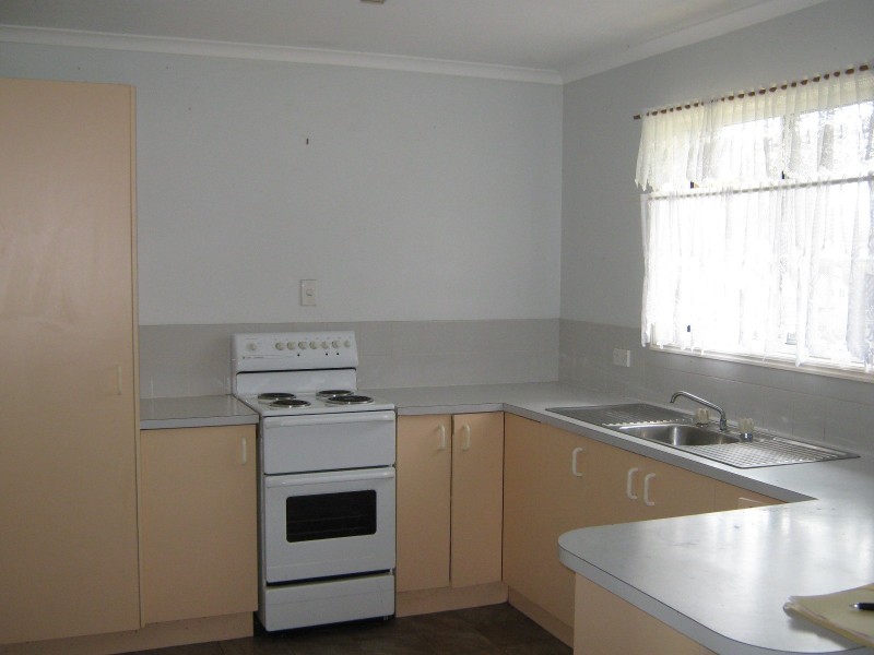 12 Ross Street, Urangan QLD 4655