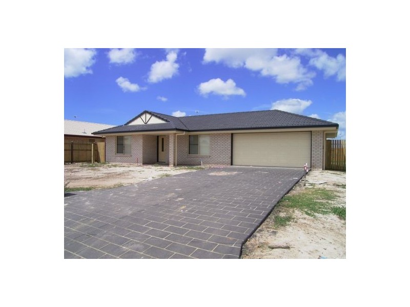 8 Joselyn Drive, Point Vernon QLD 4655