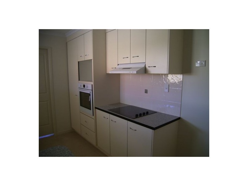 8 Joselyn Drive, Point Vernon QLD 4655