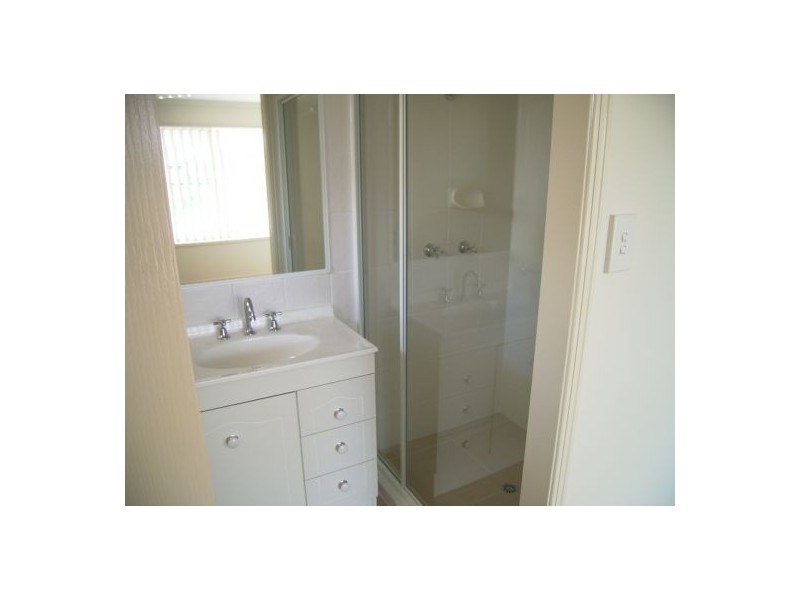 8 Joselyn Drive, Point Vernon QLD 4655