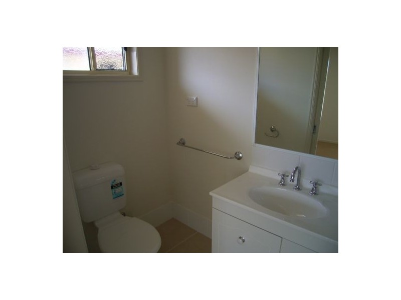 8 Joselyn Drive, Point Vernon QLD 4655