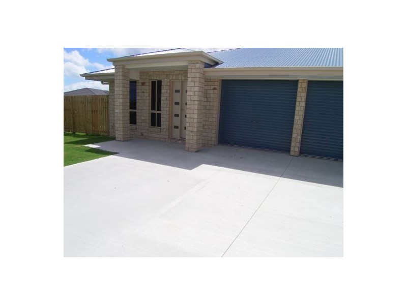 2/9 ISIS COURT, Eli Waters QLD 4655
