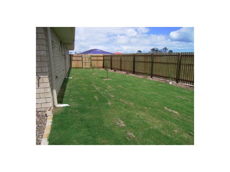 2/9 ISIS COURT, Eli Waters QLD 4655
