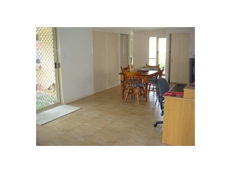 14 Topaz Circuit, Urangan QLD 4655