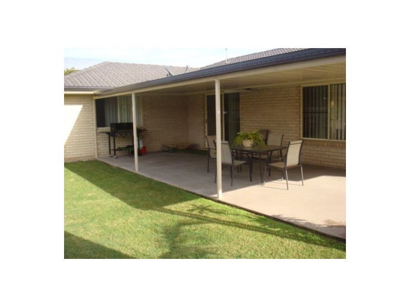 14 Topaz Circuit, Urangan QLD 4655