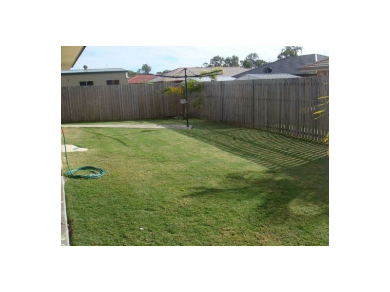 14 Topaz Circuit, Urangan QLD 4655