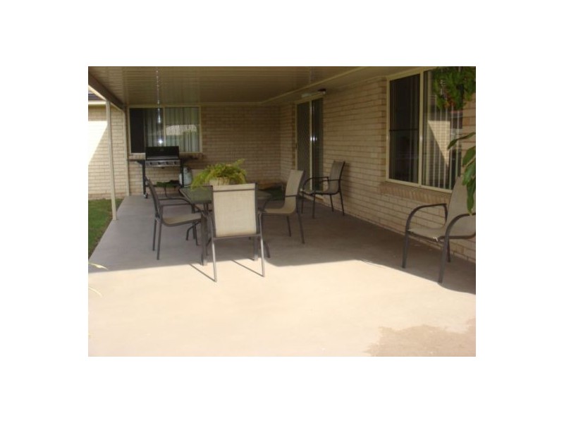 14 Topaz Circuit, Urangan QLD 4655