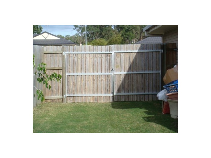 14 Topaz Circuit, Urangan QLD 4655