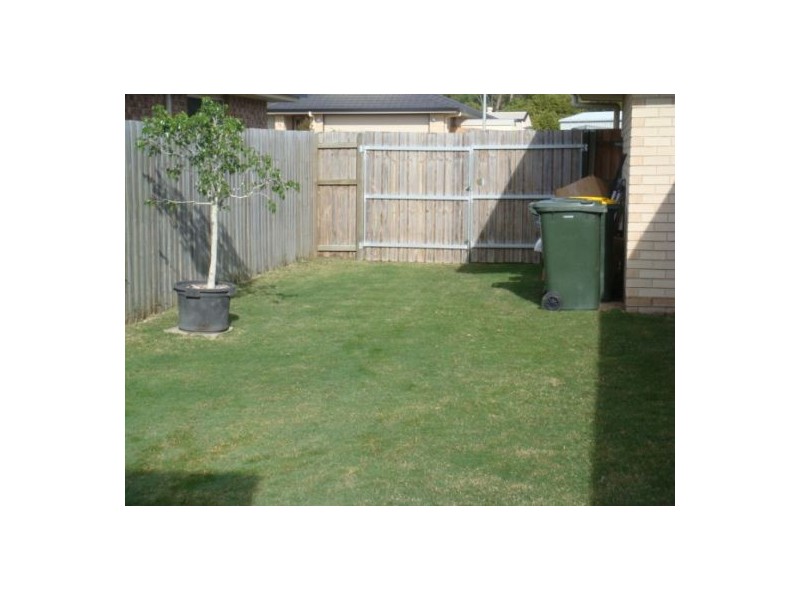 14 Topaz Circuit, Urangan QLD 4655