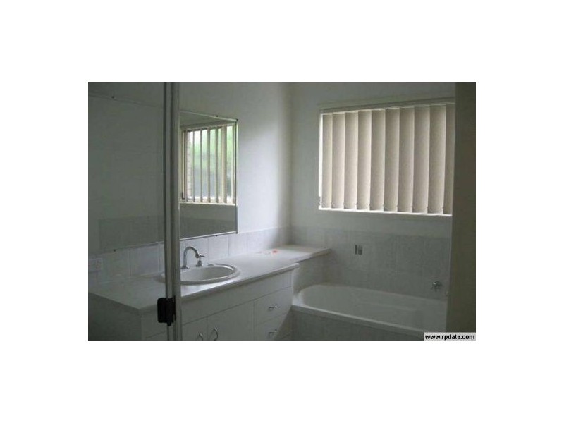 13 Barry Street, Torquay QLD 4655