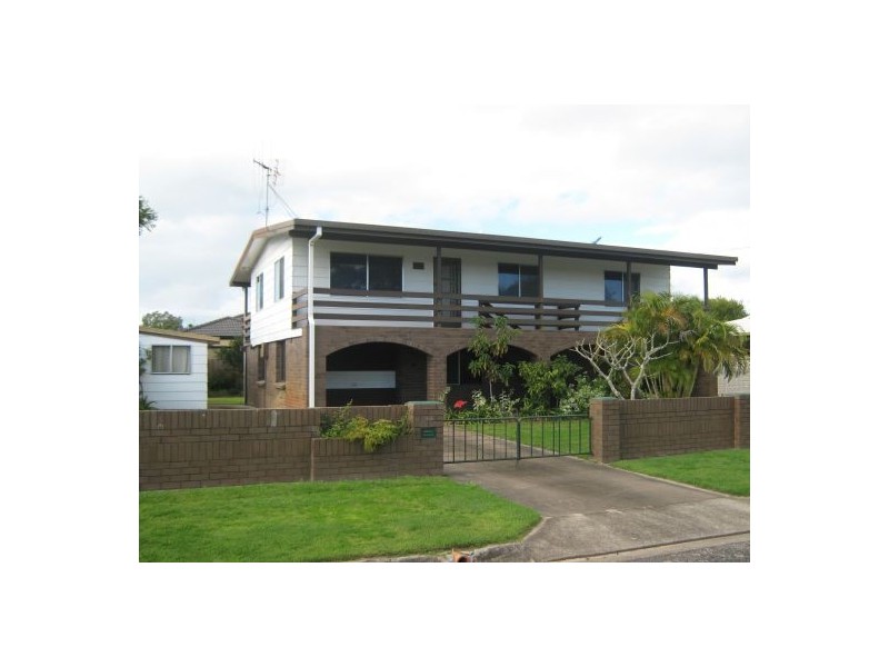 74 Hibiscus, Urangan QLD 4655