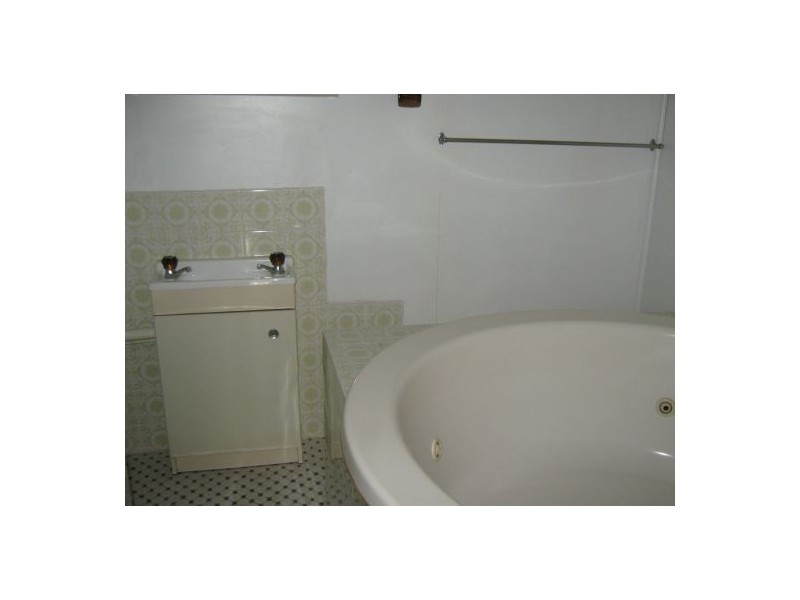 74 Hibiscus, Urangan QLD 4655