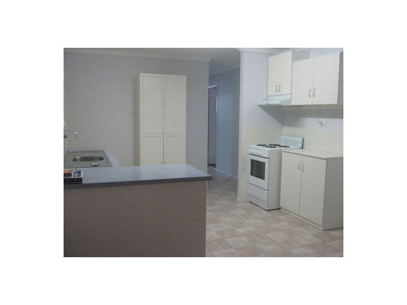 27 Saunders Street, Point Vernon QLD 4655