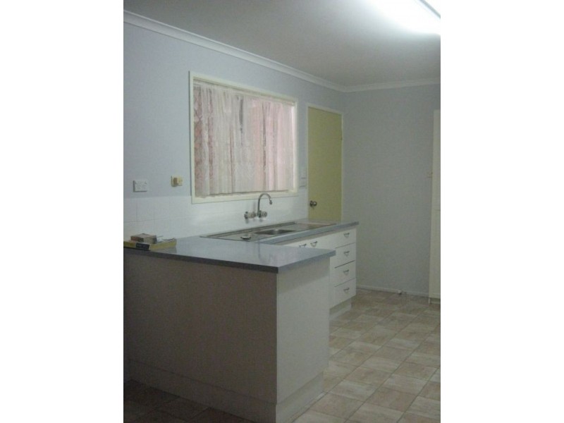 27 Saunders Street, Point Vernon QLD 4655