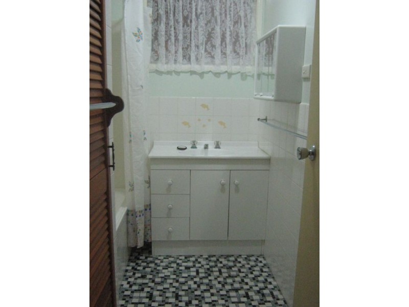 27 Saunders Street, Point Vernon QLD 4655