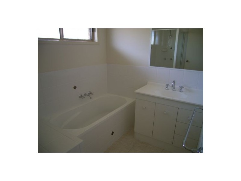 10 Pharlap Court, Point Vernon QLD 4655