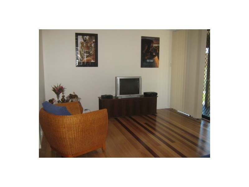 1 Walkers, Urangan QLD 4655