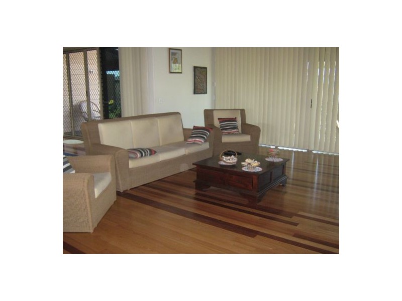 1 Walkers, Urangan QLD 4655