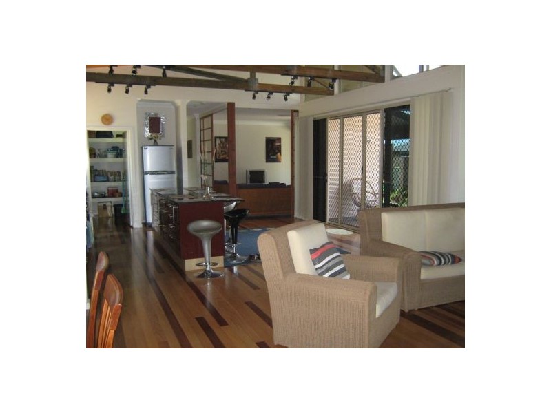 1 Walkers, Urangan QLD 4655