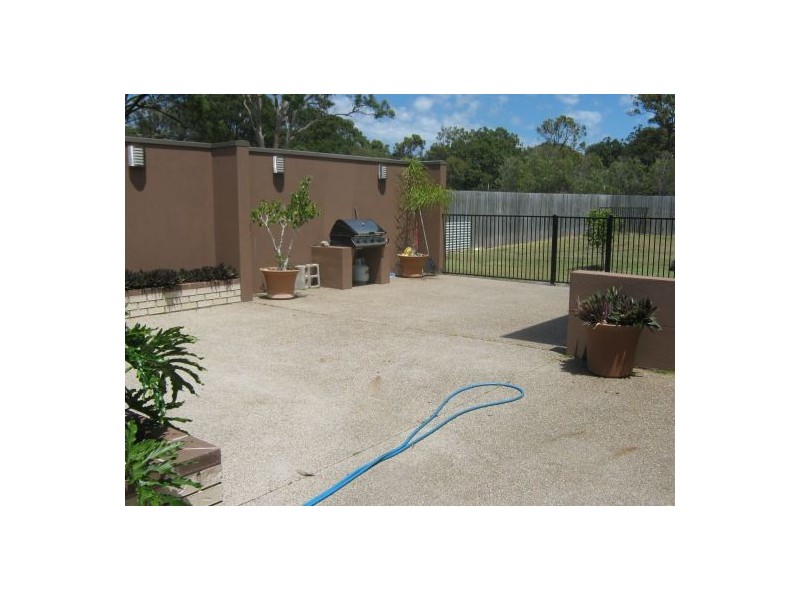 1 Walkers, Urangan QLD 4655