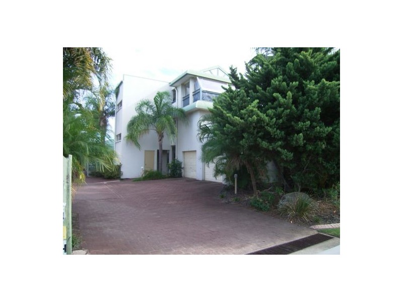 2/3 Beach Road, Pialba QLD 4655