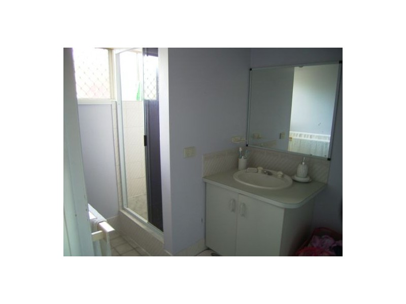 2/3 Beach Road, Pialba QLD 4655