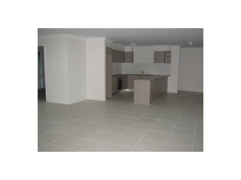 7 Parklink West Ave, Wondunna QLD 4655