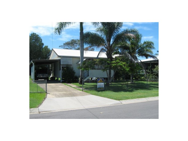 18 Arthur, Urangan QLD 4655
