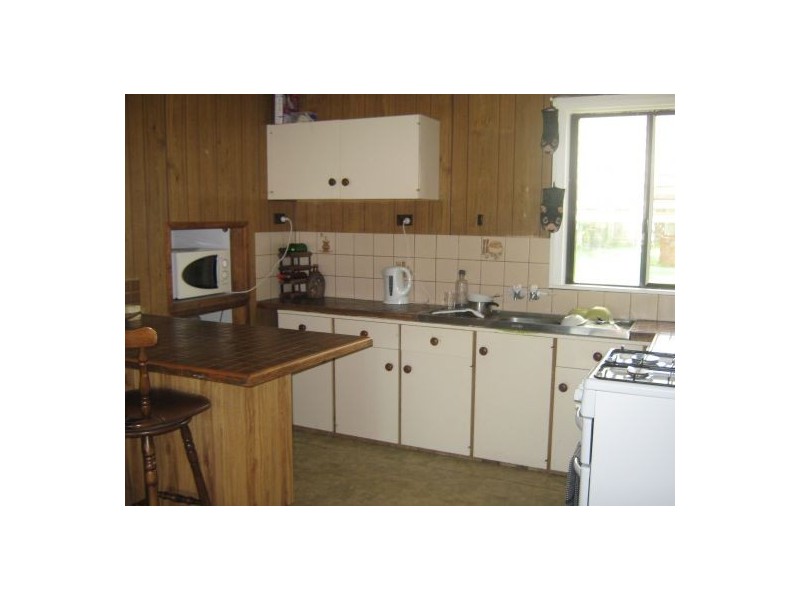 18 Arthur, Urangan QLD 4655