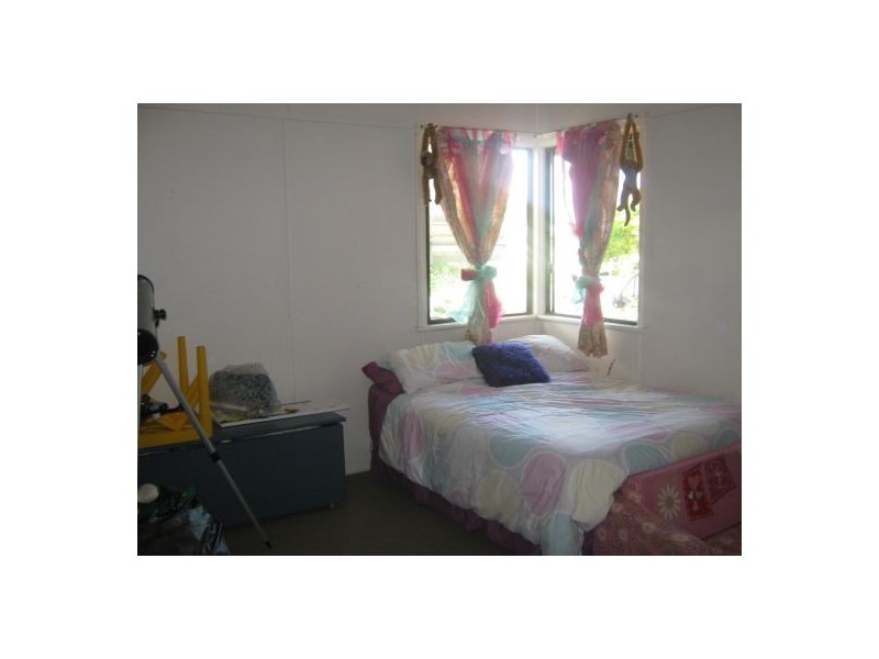 18 Arthur, Urangan QLD 4655