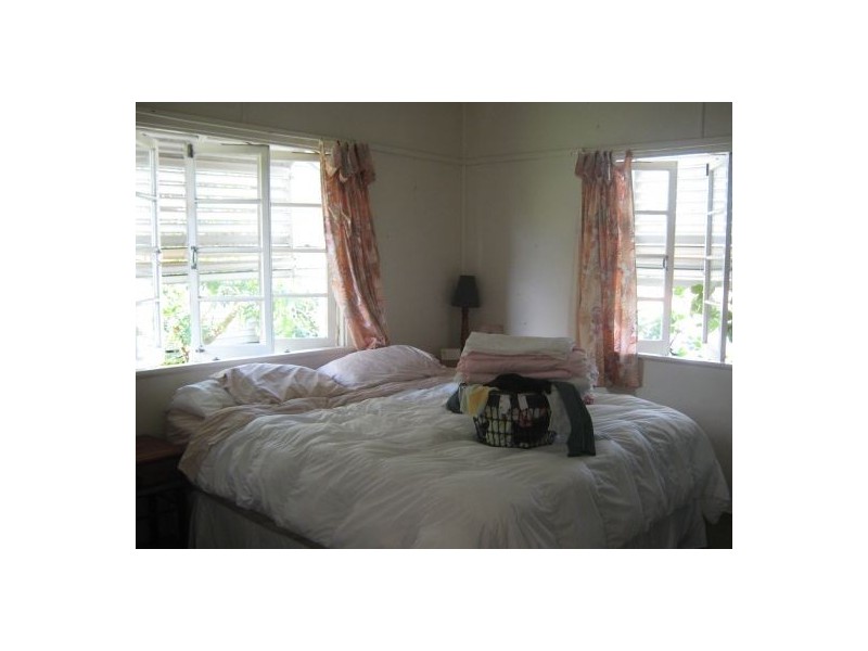 18 Arthur, Urangan QLD 4655