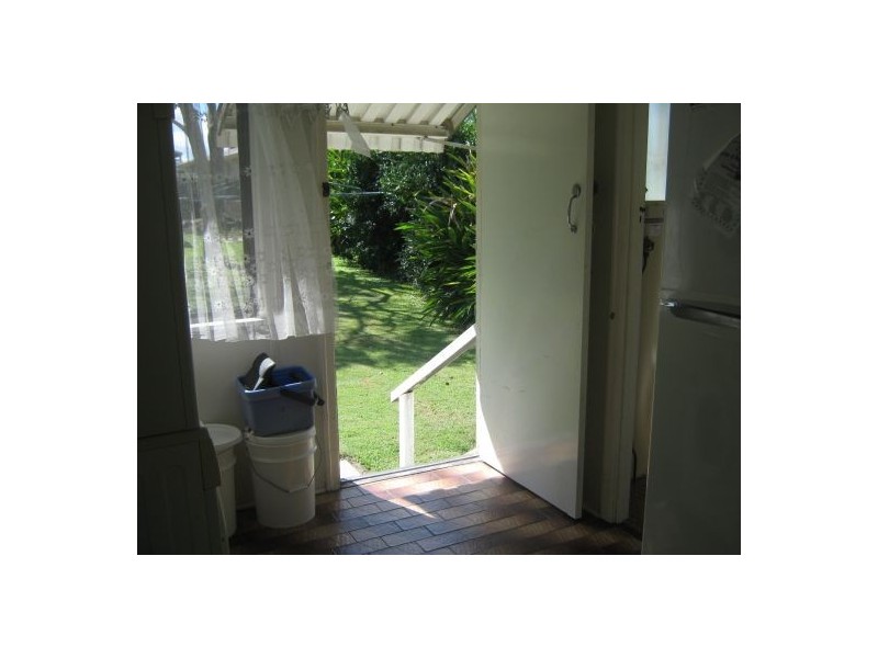 18 Arthur, Urangan QLD 4655