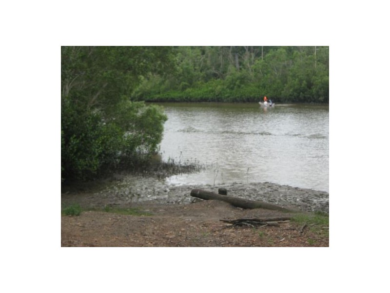 86 Old Bruce Highway, Howard QLD 4659