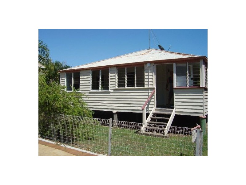 3 Pier Street, Urangan QLD 4655