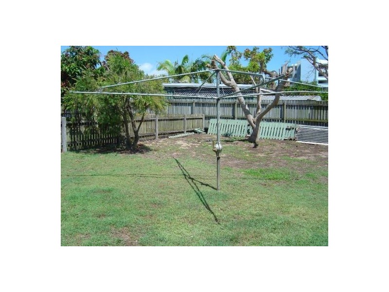 3 Pier Street, Urangan QLD 4655